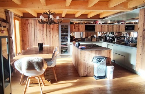 Isola Ski Chalet | Luxury renovated chalet, 5 bedrooms, fireplace, parking, near the French Riviera