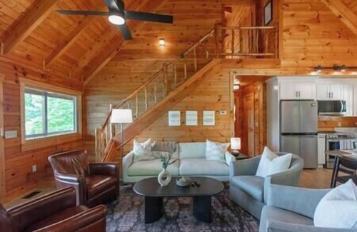 Necowa Cove House | Luxury Renovated | Lake & Mountain Views | Hot Tub