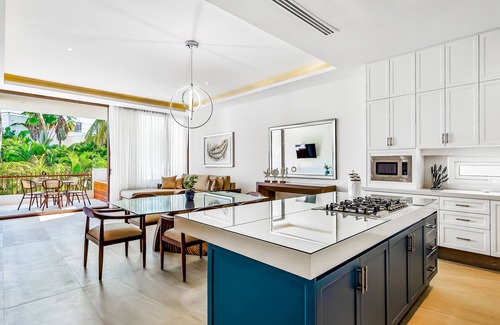 La Puntilla Apartment | Luxury resort apartment with full kitchen, jetted tub, pools, & tennis