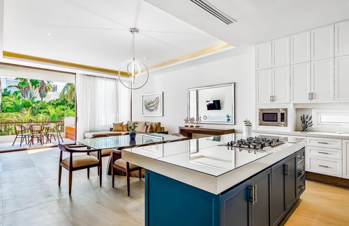 La Puntilla Apartment | Luxury resort apartment with full kitchen, jetted tub, pools, & tennis