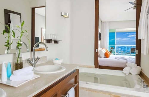 Las Jarretaderas Resort | Luxury resort Beach side with pools and swim up bars.