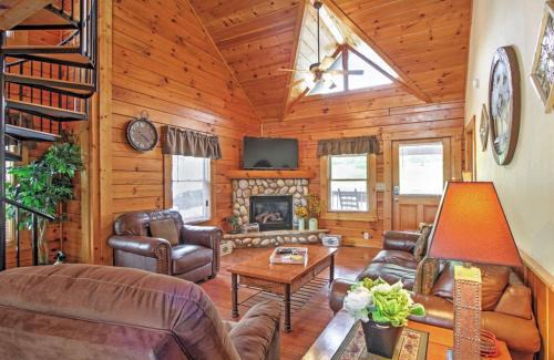 Pigeon Forge House | Luxury Resort Cabin, 5 min to Dollywood, Smoky Mountain Charm!