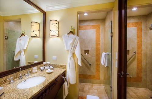 Sunset Beach Resort | Luxury Resort Junior suite on the beach, with 6 outdoor swimming pools