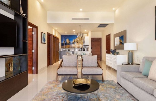 Zona Hotelera Apartment | Luxury Resort on the beach, with five outdoor swimming pools
