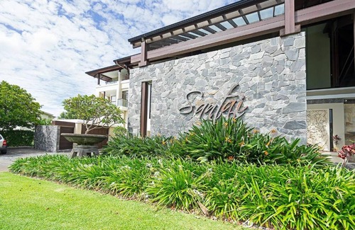 Casuarina Apartment | Luxury Resort Studio with Pool - Footsteps to Beach