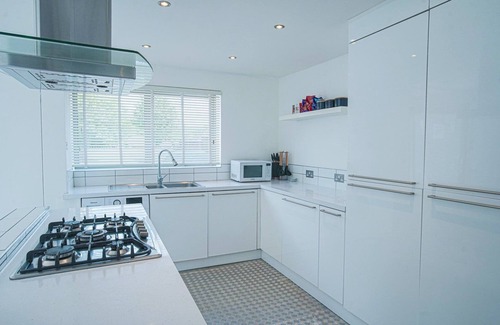 London Borough of Bromley Apartment | Luxury retreat in Shirley North