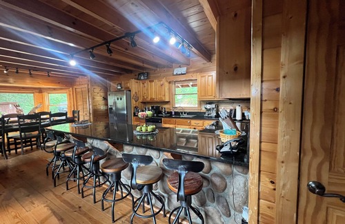 Ellijay Cabin | Luxury retreat/Hot tub/Carters Lake/Sleeps 22/Mountain view/firepit/pool table