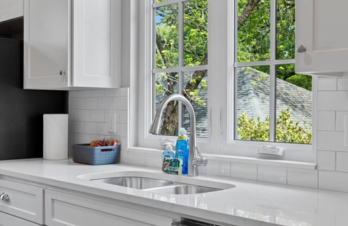 Hillcrest Apartment | Luxury Retreat in Hillcrest!