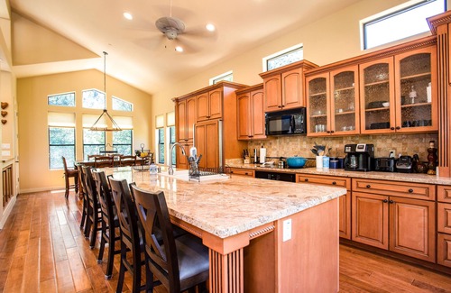 Sedona House | Luxury Retreat in Oak Creek Canyon. 1 mile from Slide Rock Park