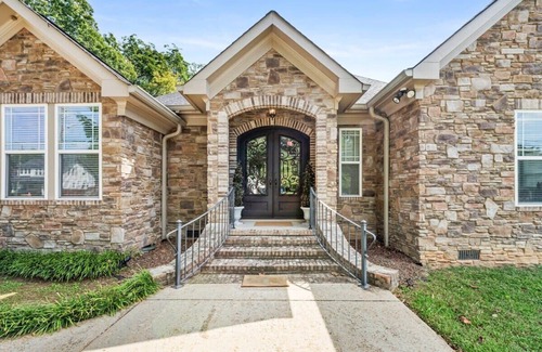 Red Bank House | Luxury Retreat in Red Bank, TN!