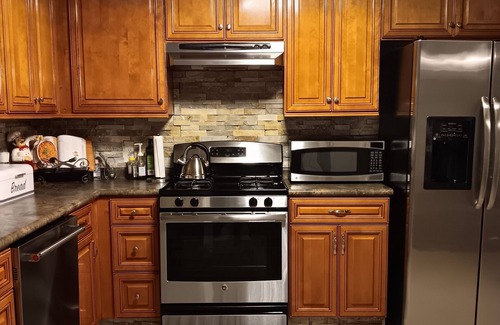 Savannah Condo | Luxury retreat minutes from Historic Downtown Savannah, Shopping, & Tybee Island