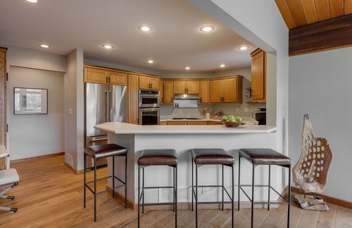La Crosse House | Luxury Retreat - Nestled in the Bluffs - 10 Mins to Downtown