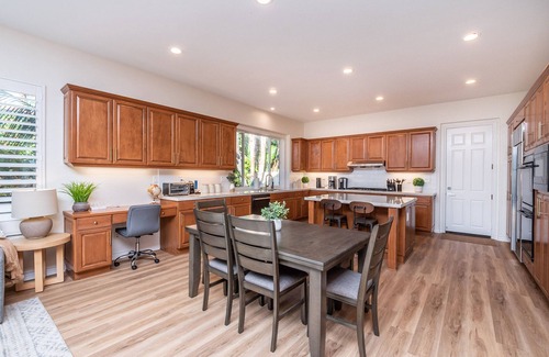 Felicita House | Luxury Retreat-Pool/HotTub/Game Room/Putting Green