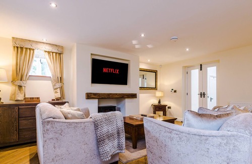 Beeston House | Luxury Retreat under Beeston Castle | 53 Degrees Property | Sleeps 2