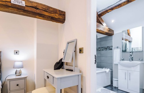 Beeston House | Luxury Retreat under Beeston Castle | 53 Degrees Property | Sleeps 2