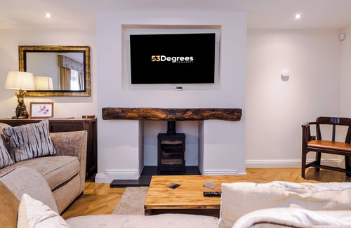 Beeston House | Luxury Retreat under Beeston Castle | 53 Degrees Property | Sleeps 2