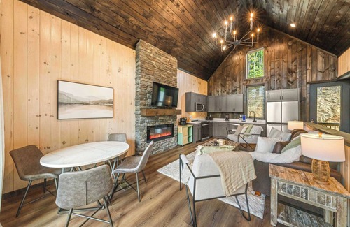 Sevierville Cabin | Luxury Retreat/Hot Tub/Lake Views/Game Room