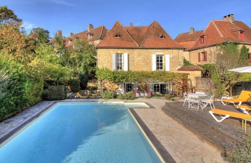 Domme Villa | Luxury Retreat with Air-Con, Pool & High-Speed WiFi