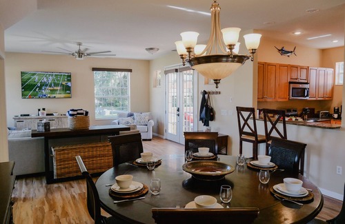 Homosassa House | Luxury River Home w/boat ramp, dock, parking, EV Charger, Kayak & golf cart.