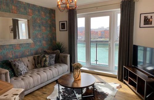 Newport Apartment | Luxury Riverfront Apartment