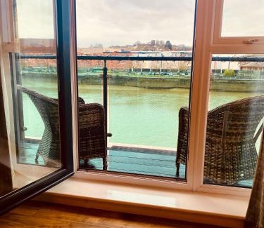 Newport Apartment | Luxury Riverfront Apartment