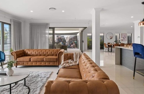 Helensvale House | Luxury Riverfront Holiday Villa Newly Furnished