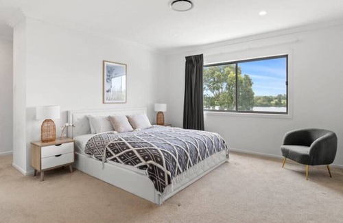 Helensvale House | Luxury Riverfront Holiday Villa Newly Furnished