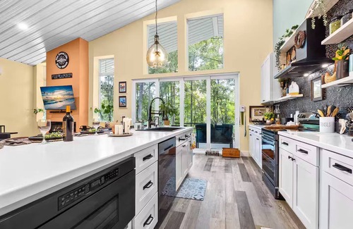 High Springs House | Luxury Riverfront Barndominium!