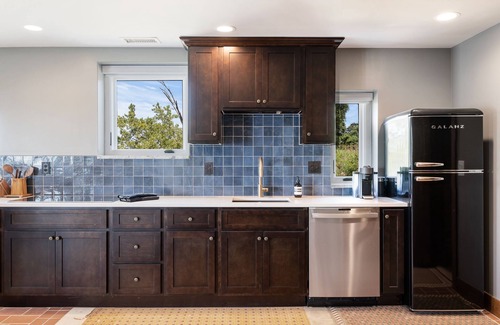 Glenview House | Luxury Riverside Stay - Historic Gaffney House Entire Property