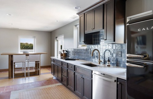 Glenview House | Luxury Riverside Stay - Historic Gaffney House Entire Property
