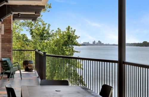 Glenview House | Luxury Riverside Stay - Historic Gaffney House Entire Property