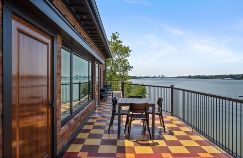 Louisville House | Luxury Riverside Stay - Historic Gaffney House Upper Level