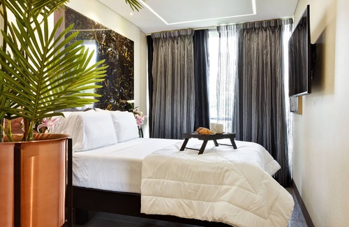 Lalinde Hotel | Luxury Room with window