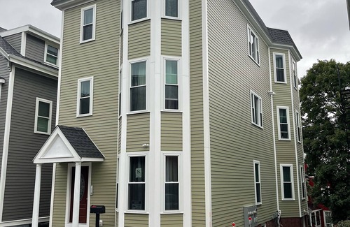 Dudley - Brunswick King Apartment | Luxury Rooms near downtown Boston