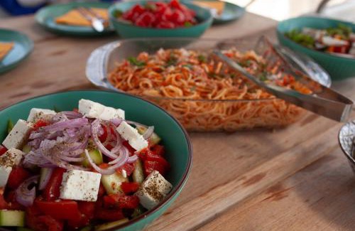 Alimos Boat Rental | Luxury Sailing Cruises in Athens with Traditional Greek Cuisine and Drinks