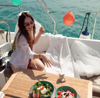 Alimos Boat Rental | Luxury Sailing Cruises in Athens with Traditional Greek Cuisine and Drinks
