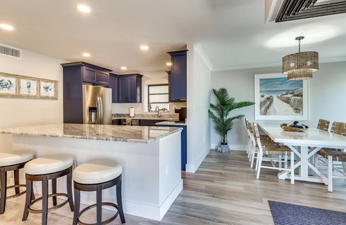 Sanibel Apartment | Luxury Sanibel Condo w/Ocean View: Steps to Beach