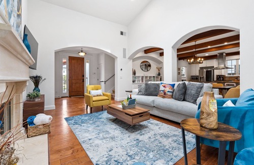 Eastside Santa Cruz Villa | Luxury Santa Cruz Villa: Beachside Paradise with New Hot Tub & Fast Wi-Fi