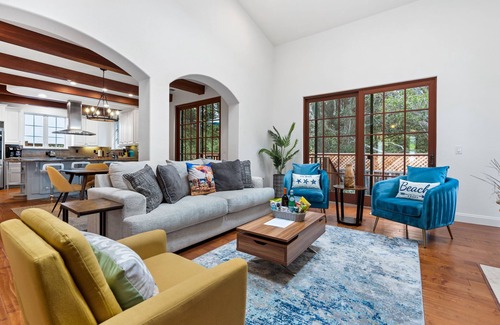 Eastside Santa Cruz Villa | Luxury Santa Cruz Villa: Beachside Paradise with New Hot Tub & Fast Wi-Fi