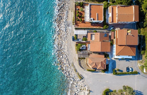 Bonifati Apartment | Luxury Sea Front Apartment with Large Terrace - Le Casette Sul Mare B&B