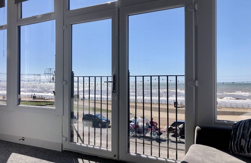 South Shore Apartment | Luxury Seafront Living for groups accommodating up-to 32 people!