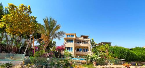 Sahl Hasheeh Villa | Luxury Seafront Pool Villa - 3 Stories & Roof floor - All Master Bedrooms