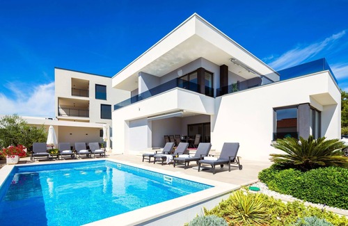 Sevid Villa | Luxury seafront Villa Dolce Vita, with private pool and parking