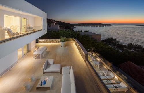 Primosten Villa | Luxury Seafront Villa Primosten Glamour with private pool, sauna and gym at the beach in Primosten