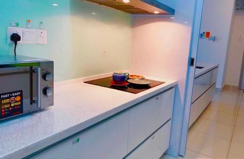 Seri Tanjung Pinang Apartment | Luxury Seaview Family Suite by Little Cabin