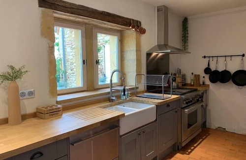 Beynac-et-Cazenac Villa | Luxury secluded chateau with pool and hot tub