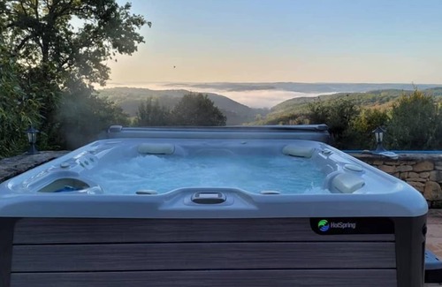 Beynac-et-Cazenac Villa | Luxury secluded chateau with pool and hot tub