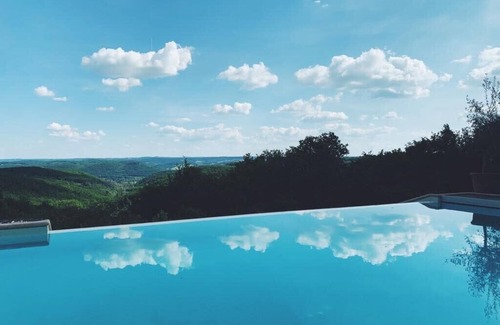 Beynac-et-Cazenac Villa | Luxury secluded chateau with pool and hot tub