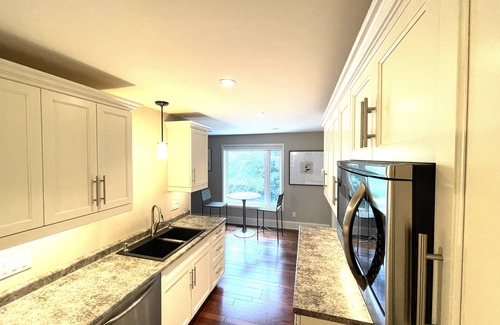 Barrie Cottage | Luxury & Secluded Cottage 10 Mins from Downtown Barrie