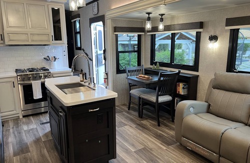 Queen Creek House | Luxury Secluded Couples Getaway with Private Pool